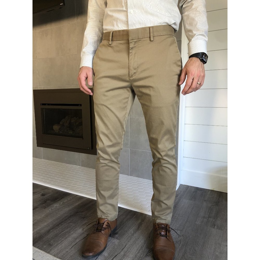Chino Pants | Men's | Banana Republic | 33Wx32L | Khaki | Skinny Fit | Stretchy